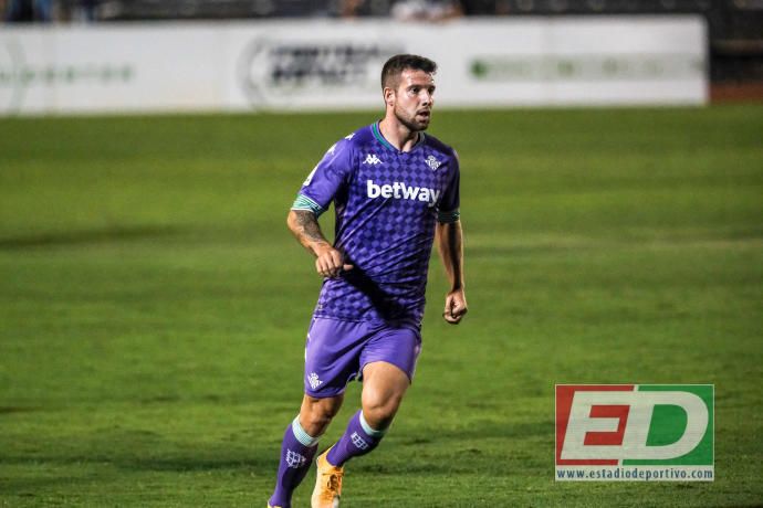 Otra baja más en ataque para el debut liguero del Betis