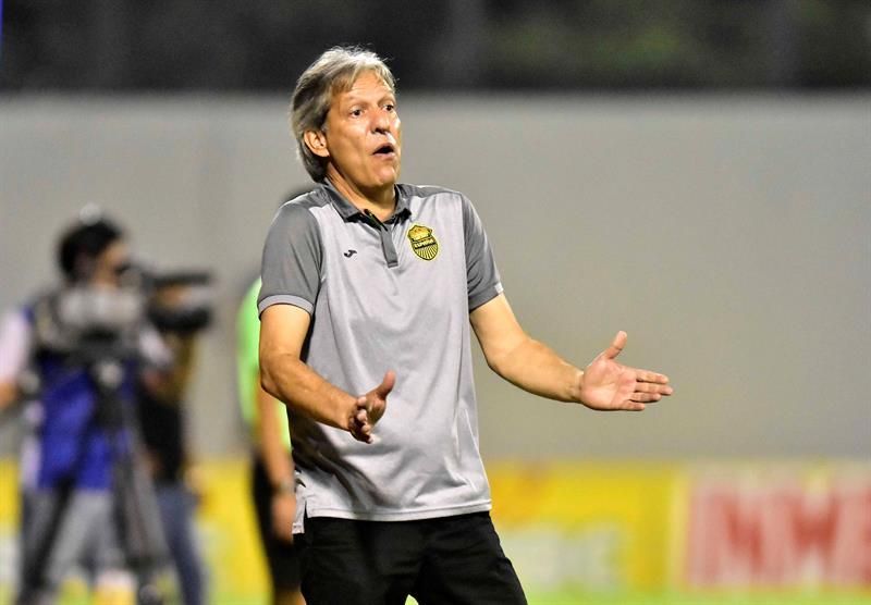 El San Carlos costarricense destituye al técnico colombiano Carlos Restrepo