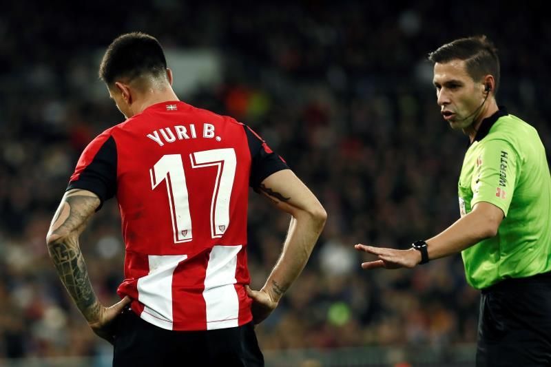 Yuri Berchiche trabaja con el grupo y estará disponible para Granada