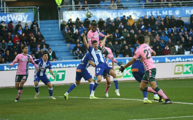 No a los partidos viernes y lunes; el Alavés-Betis, el domingo a las 14:00