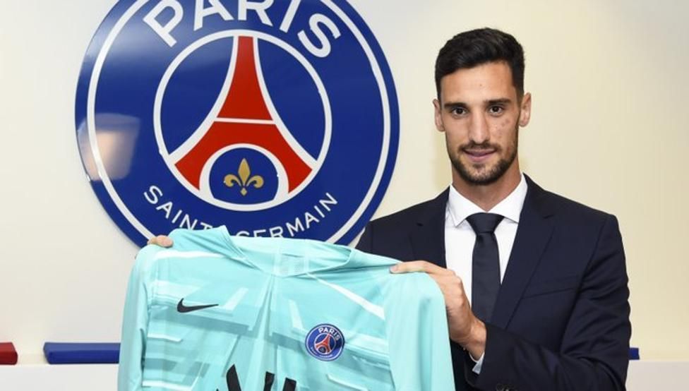 Sergio Rico y el debut del PSG: su gozo en un pozo