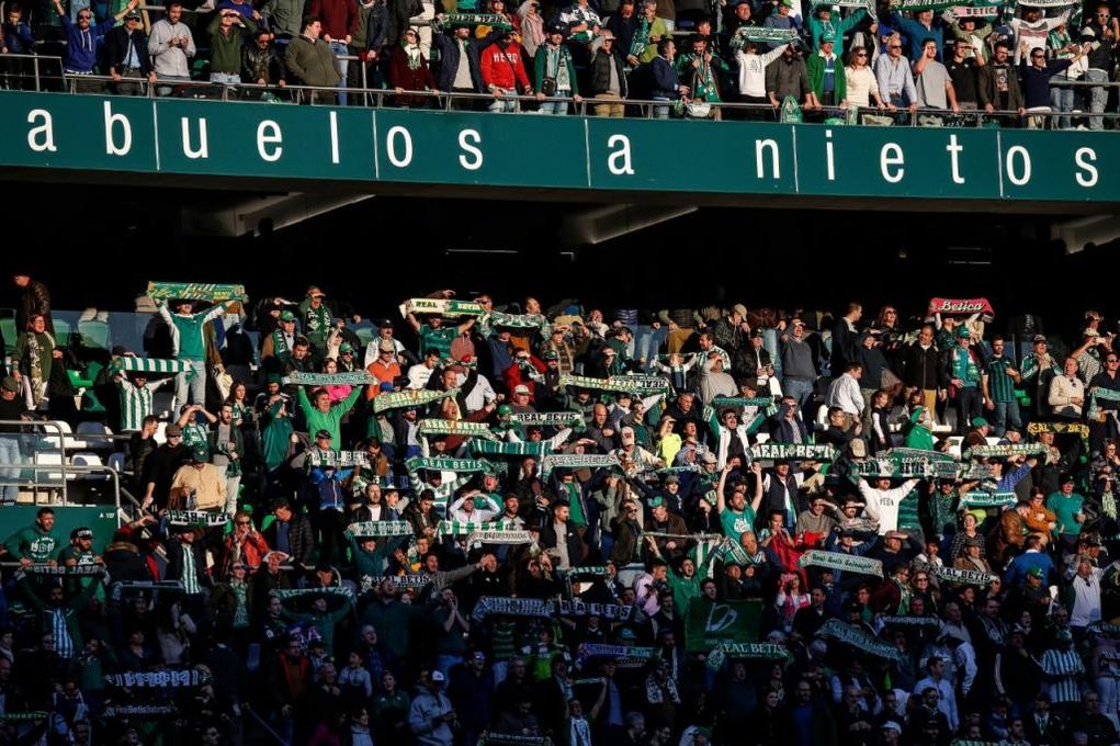 Sopla 113 velas para avivar la llama de esa pasión llamada Betis