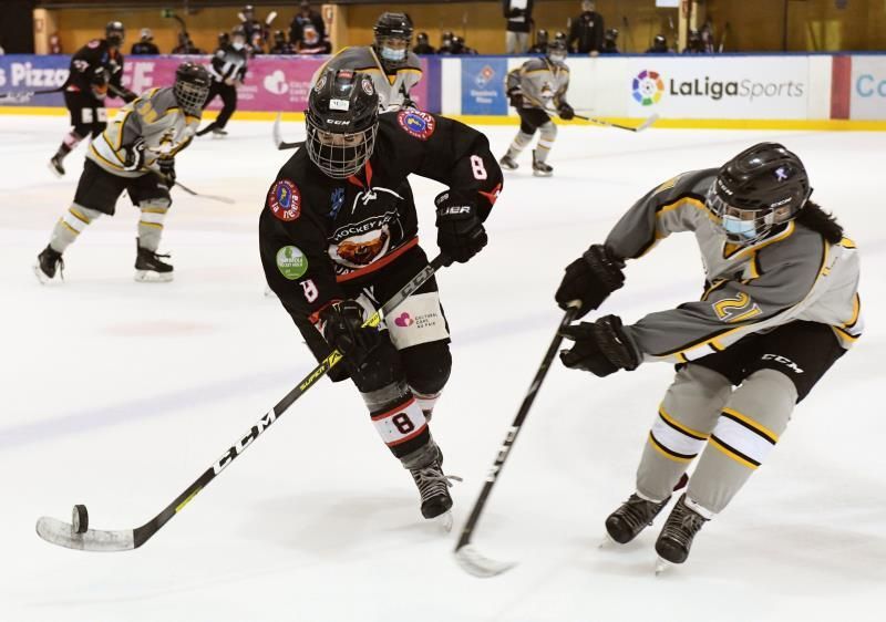 Las jugadoras del Majadahonda, campeonas de liga con mascarilla
