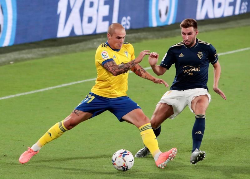 0-2. Osasuna amarga al Cádiz en su regreso