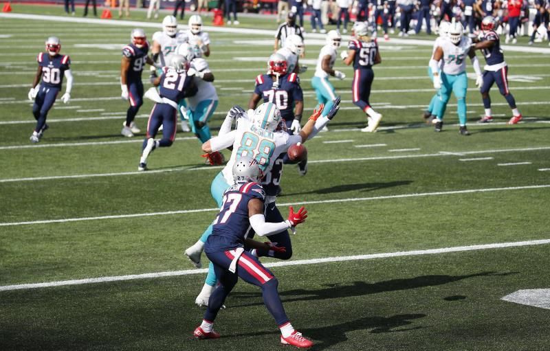 Newton, con 'touchdowns', hizo olvidar a Brady en el triunfo de los Patriots