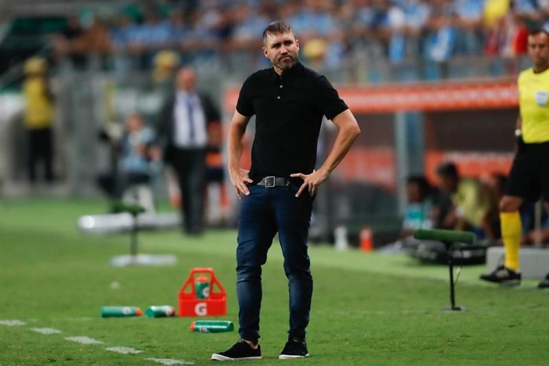 El Internacional tropieza ante el colista pero mantiene el liderato en Brasil