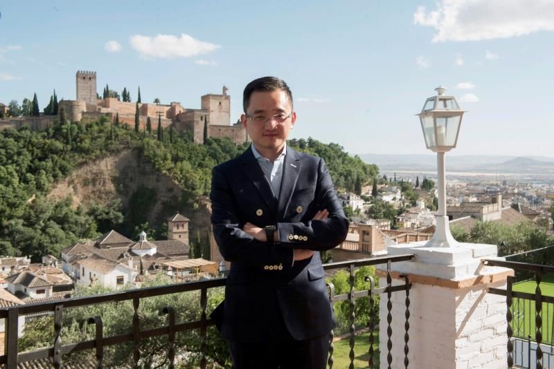Yi Rentao sustituye a Jiang Lizhang como presidente del Granada