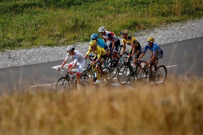 Pogacar, maillot blanco, de puntos....y dispuesto a luchar por el amarillo