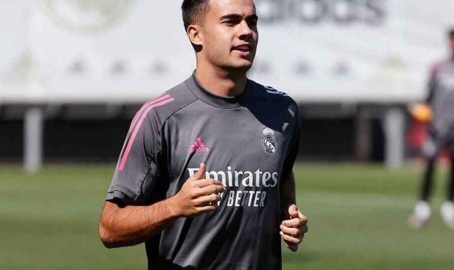 Reguilón no acude a Valdebebas mientras cierra su salida