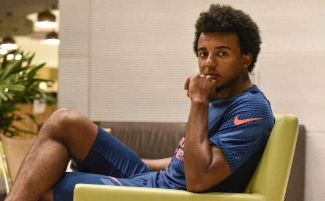 Koundé: "Estamos capacitados para ganar al Bayern y veo posible pelear por la Liga"