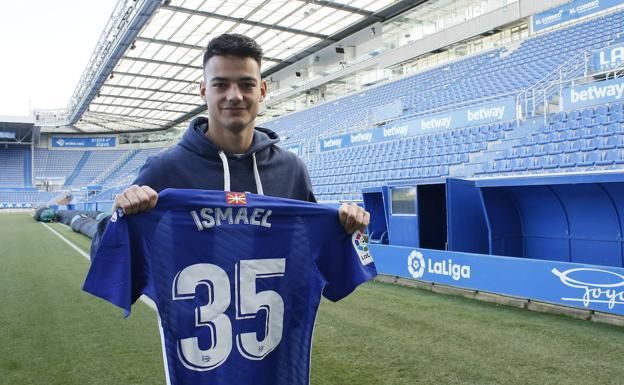 El bético Ismael, sin sitio en el Alavés, con ofertas de Segunda B