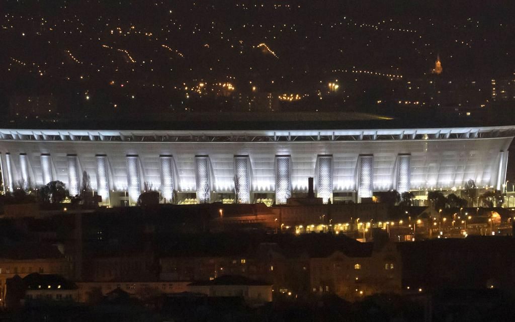 Miles de húngaros desafían a la Covid para ver al Sevilla