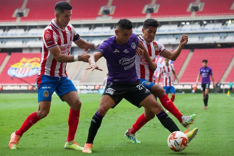 2-1. El Guadalajara vence al Mazatlán FC con gol de Macías