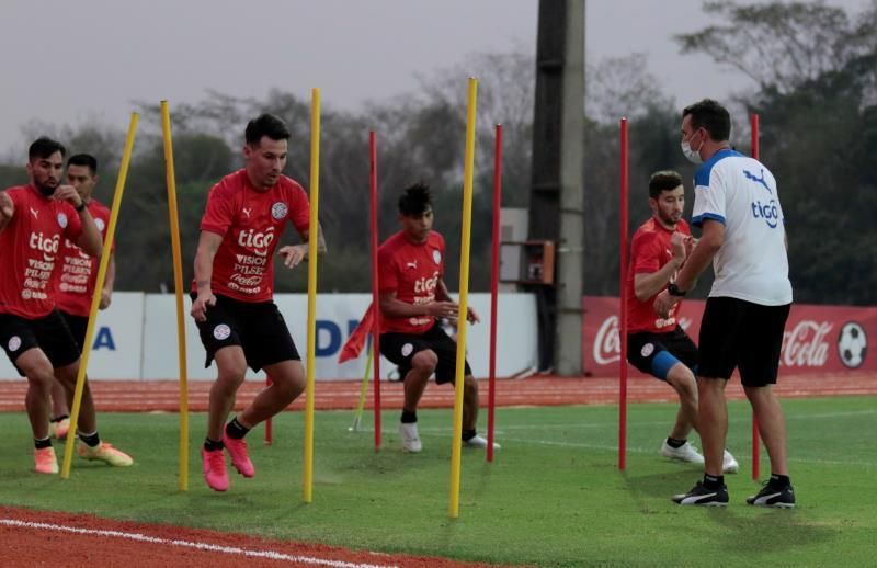 'El Tanque' Bobadilla refuerza la delantera paraguaya contra Perú y Venezuela
