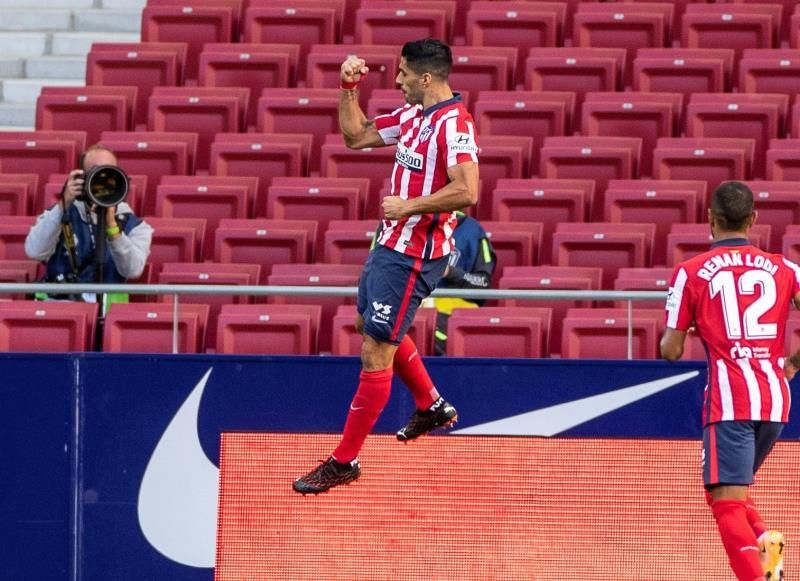 Luis Suárez repite en el once atlético; Estupiñan, titular en el Villarreal