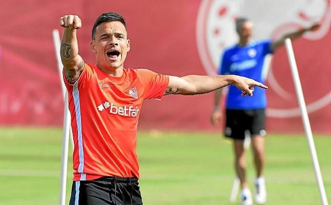 Roque Mesa y Mena salen del Sevilla sobre la bocina