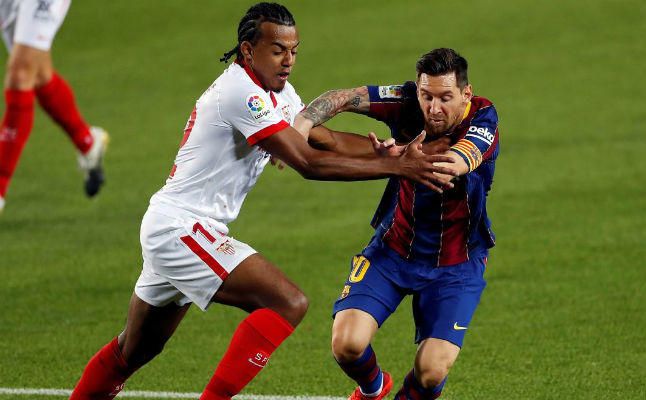 Koundé, la nueva joya del Sevilla, dejó su tarjeta de visita en el Camp Nou