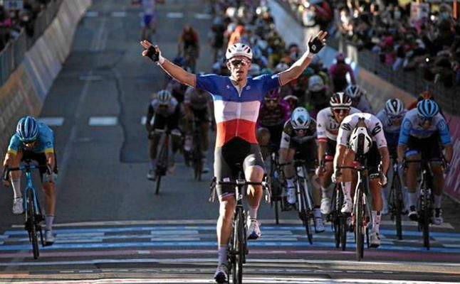 Démare es la estrella del sprint y Almeida sigue la vida en rosa