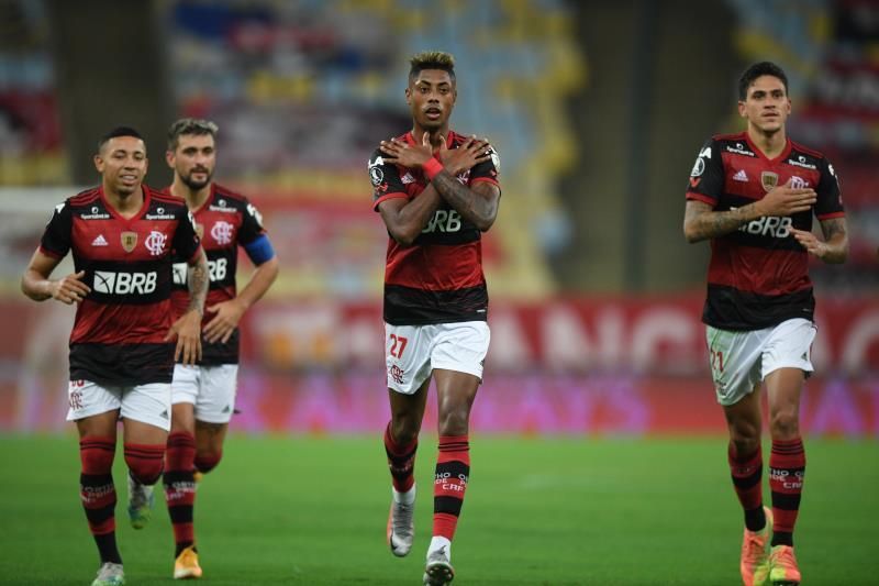 Flamengo vence al Sport y le respira en la nuca al Atlético Mineiro