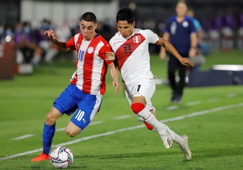 2-2. Paraguay y Perú empatan con dobletes de Ángel Romero y André Carrillo