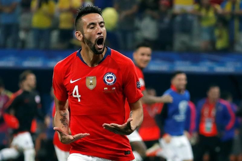 Mauricio Isla se recupera para enfrentar a Colombia pero Chile suma dos bajas