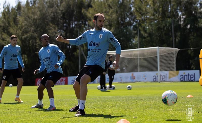 Rossi se declara dispuesto a ayudar a Uruguay "desde donde toque"