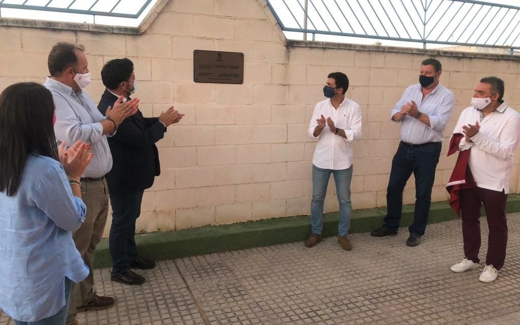 Lora del Río inaugura su nueva cubierta del Polideportivo Municipal