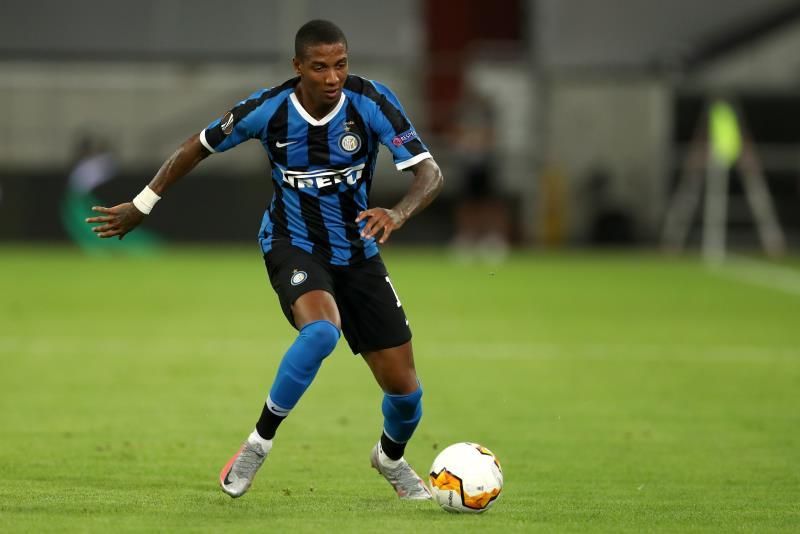 Young aumenta a 6 los positivos por Covid-19 del Inter a una semana del derbi