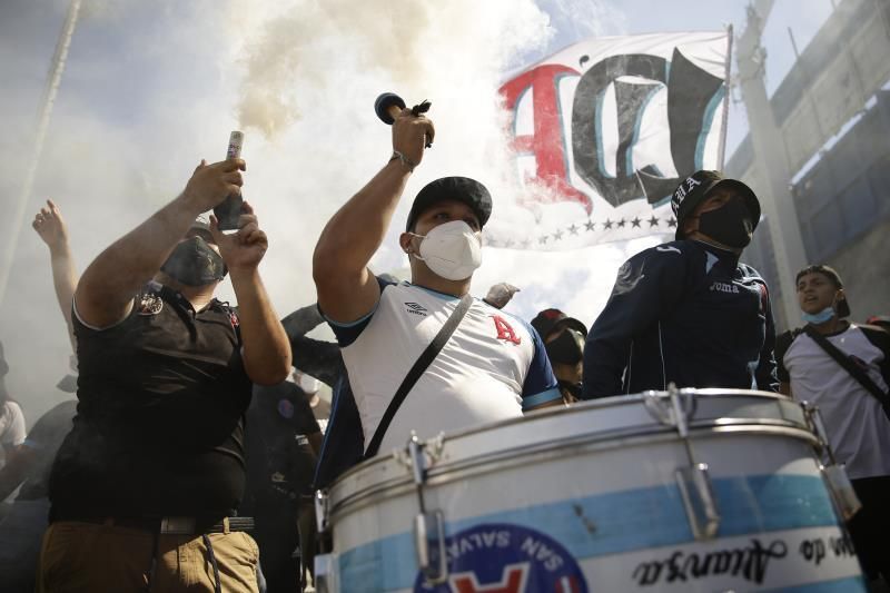 El fútbol salvadoreño estrena formato tras el paro por la pandemia de COVID-19