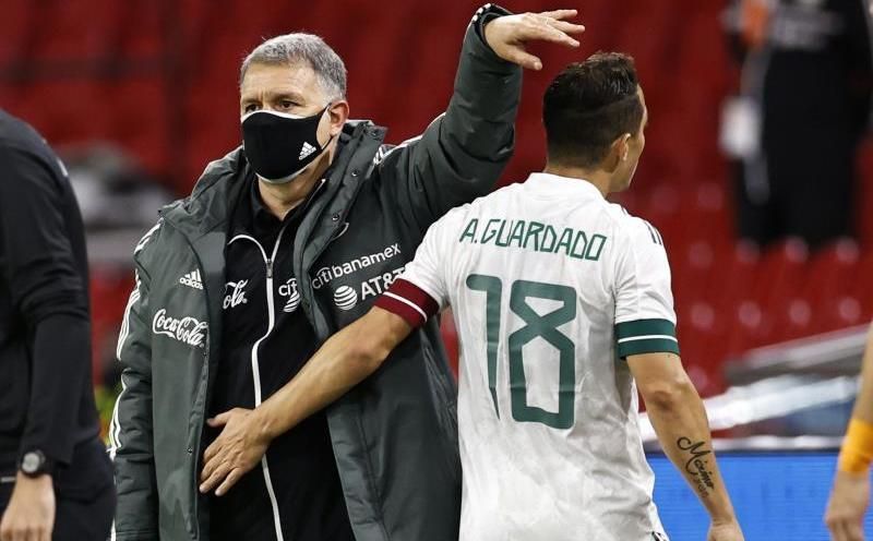 Martino no le quita ojo a Mandi