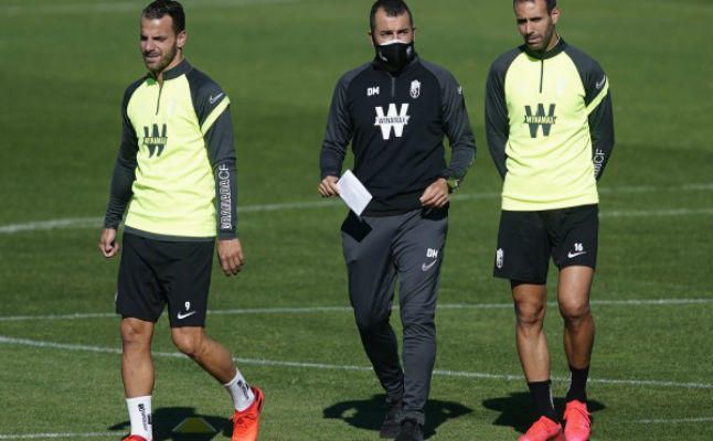 Los jugadores del Granada Montoro y Vallejo, dudas ante el Sevilla por problemas físicos