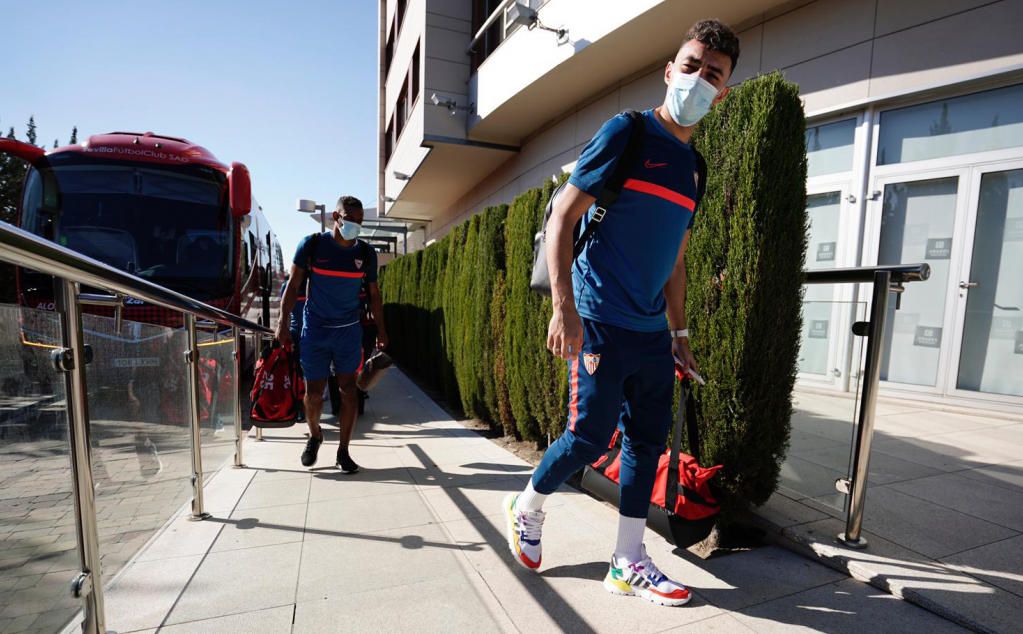 Dos sorpresas en la convocatoria del Sevilla, que ya está en Granada