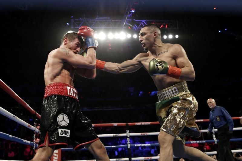 El estadounidense-hondureño Teofimo López, rey de peso ligero