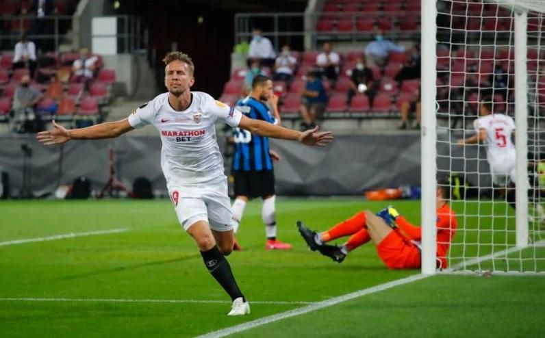 En Stamford Bridge, el delantero de los goles importantes: Luuk de Jong