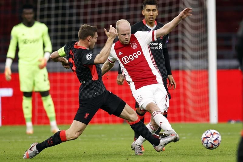 0-1. El Liverpool conquista Amsterdam con un gol en propia puerta del Ajax