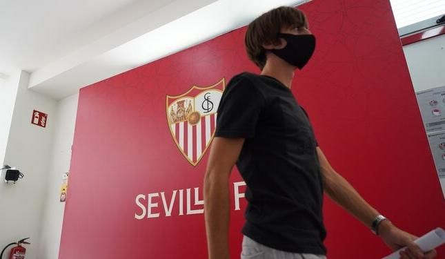 Bryan Gil admite que será "especial", pero avisa de que vuelve a Nervión "a ganar al Sevilla"