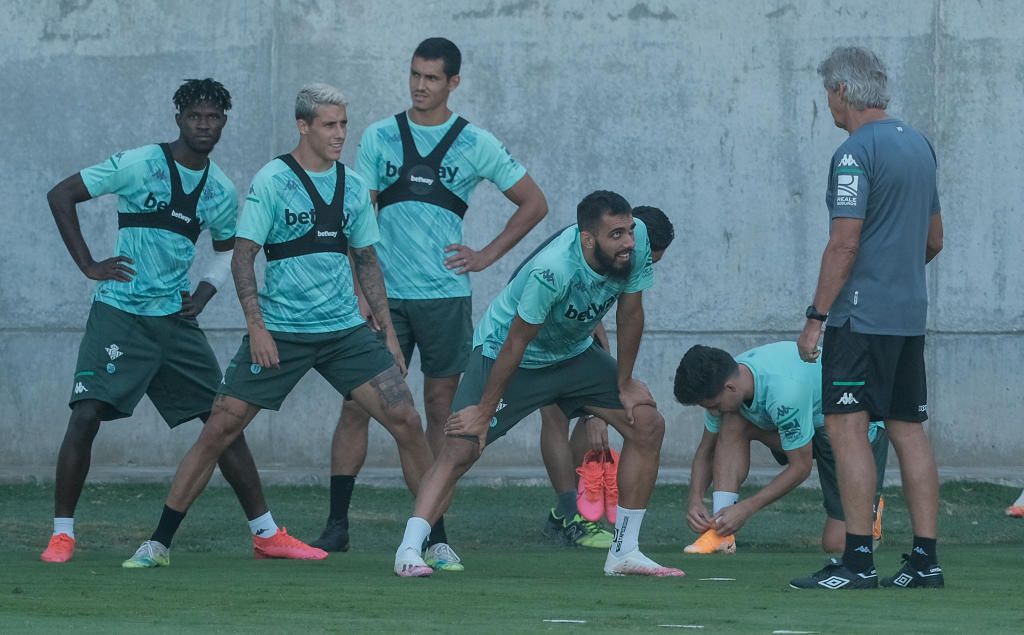 Emerson, Juanmi y Guardado, ausencias en el entrenamiento del Betis