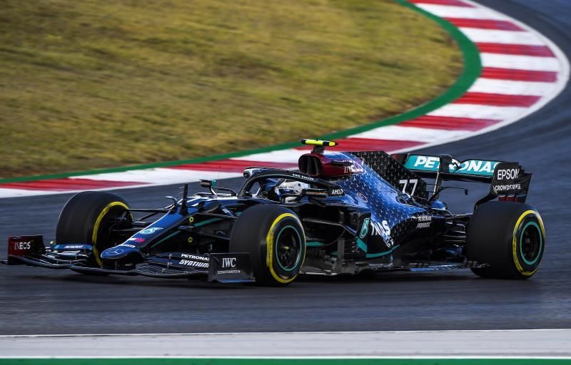 Bottas marca el paso en la resbaladiza montaña rusa de Portimao