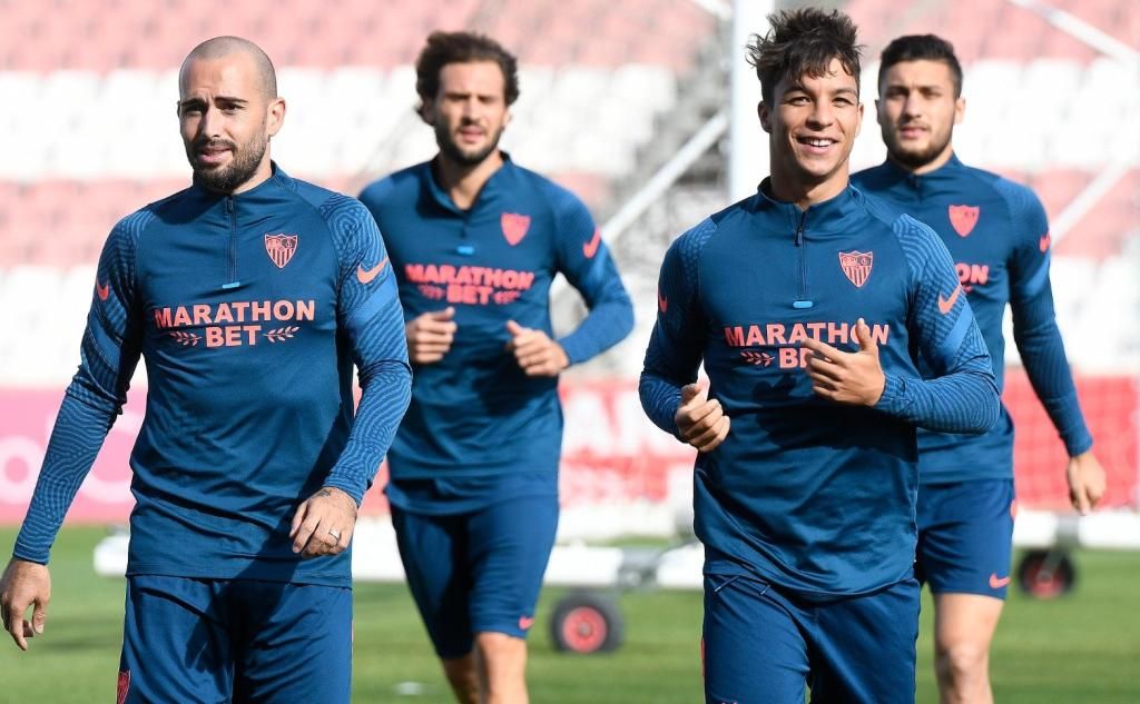 Óscar Rodríguez espera su primera gran oportunidad con el Sevilla