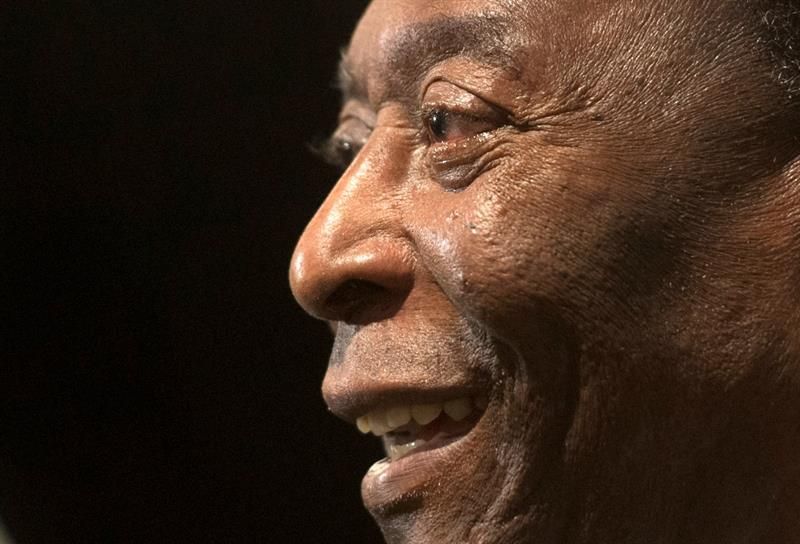 Pelé pasa su 80 cumpleaños aislado por la pandemia y sin grandes festejos