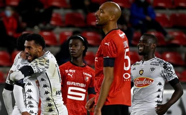 Amadou muestra al Sevilla el camino para sumar el primer triunfo en Champions