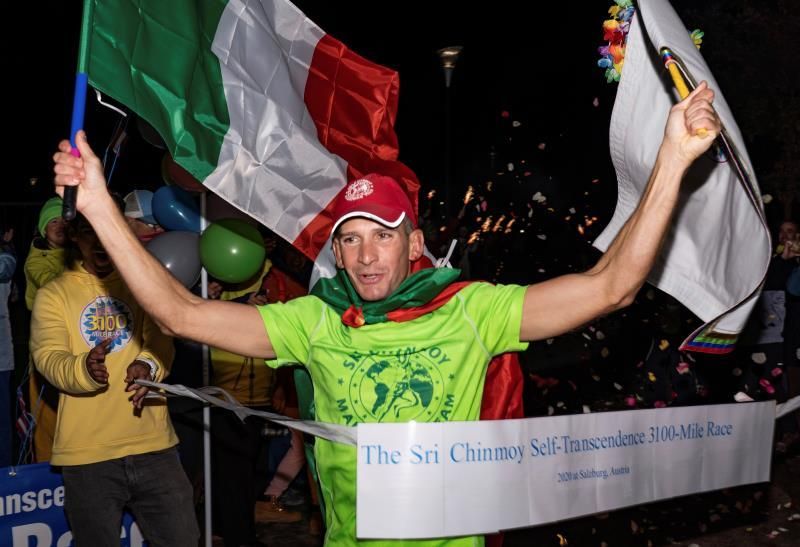 Un italiano gana en Salzburgo la carrera más larga del mundo: ¡tardó más de 43 días!