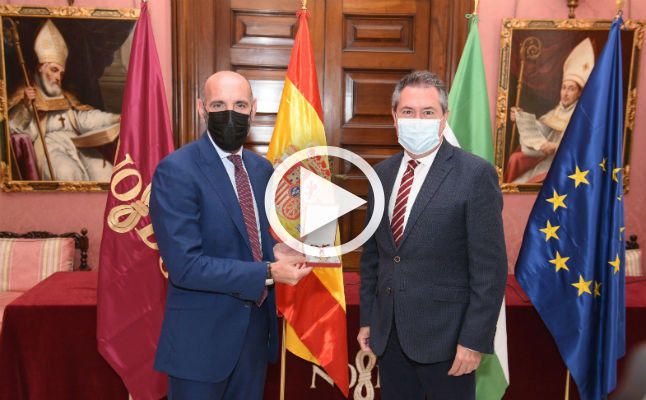 Monchi recibe la Medalla de oro de la ciudad de Sevilla