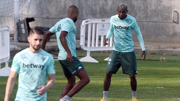 Pellegrini recupera a dos piezas, pero mantiene la duda de Emerson