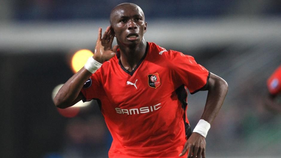 Mbia, con el "corazón dividido", lanza su apuesta para el Sevilla FC-Rennes