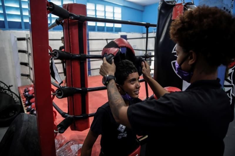 Boxeo y artes marciales para prevenir la violencia en las favelas de Río