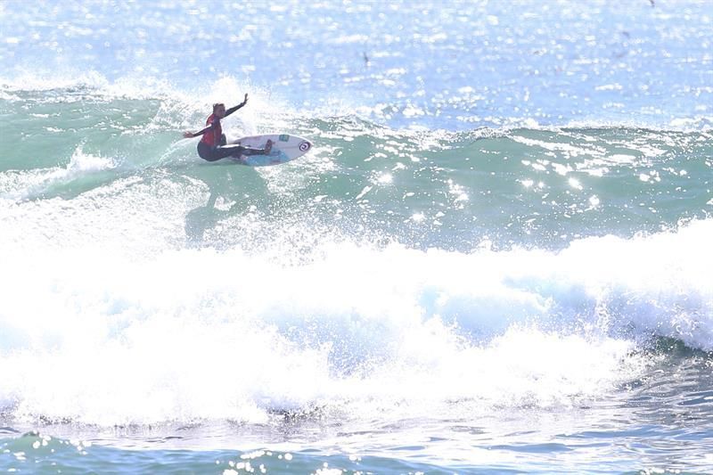 Costa Rica se alista para recibir surfistas internacionales