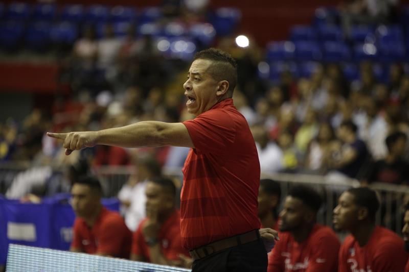 La armonía de grupo complace al técnico de selección de baloncesto de Panamá