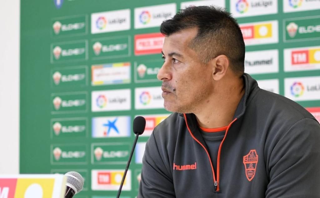 Almirón: "Es el partido más duro por la categoría de sus jugadores y su gran entrenador"