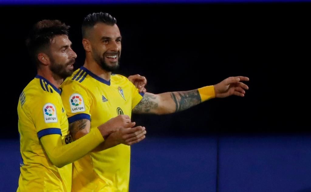 0-2: Intratable a domicilio, el Cádiz se regala un coliderato